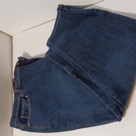 Gloria Vanderbilt Women's Amanda Classic High Rise Tapered Jean - Picture 9 of 13